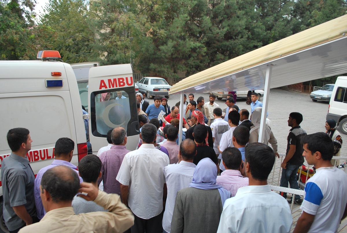 Motosiklet ile Arazi Aracı Çarpıştı: 2 Yaralı