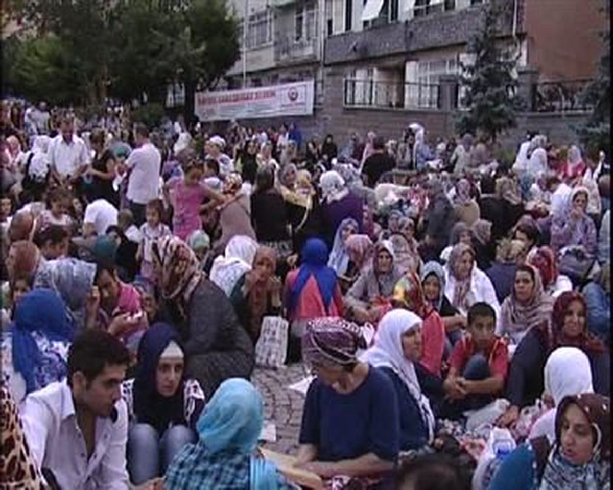 Oruç Baba'ya Ziyaretçi Akını