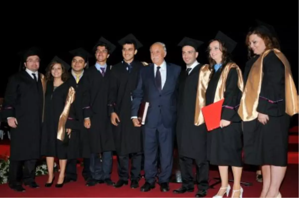 Özyeğin Üniversitesi İlk Mezunlarını Verdi