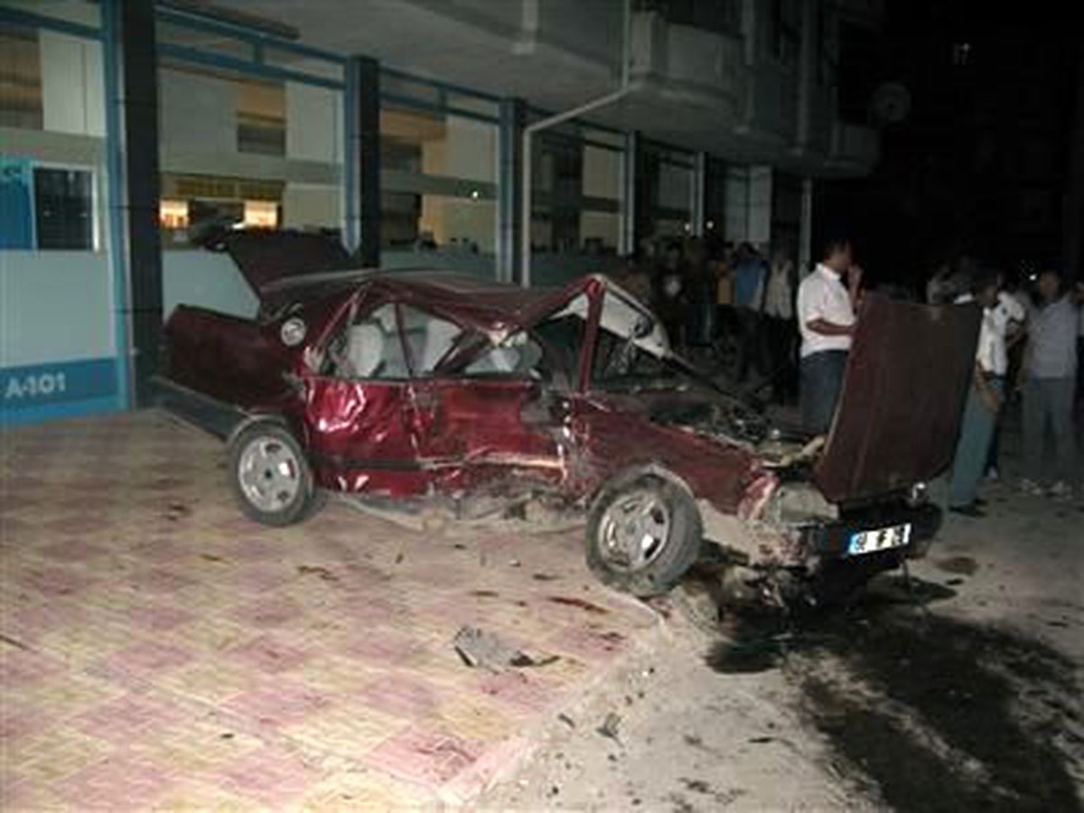 Polis Ekibi Kaza Yaptı: 4 Yaralı