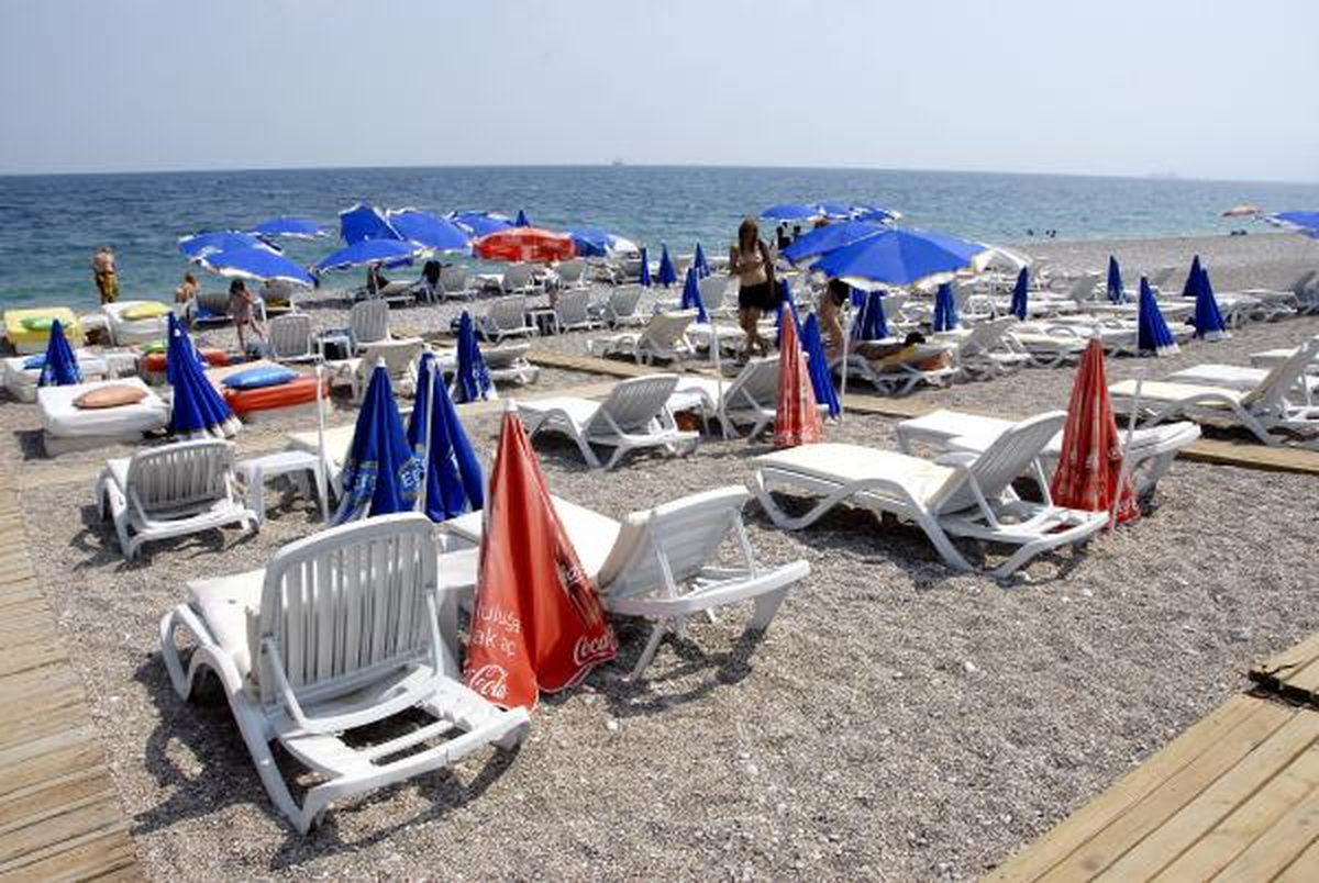 Ramazanın Gelmesiyle Antalya\'da Plajlar Boşaldı