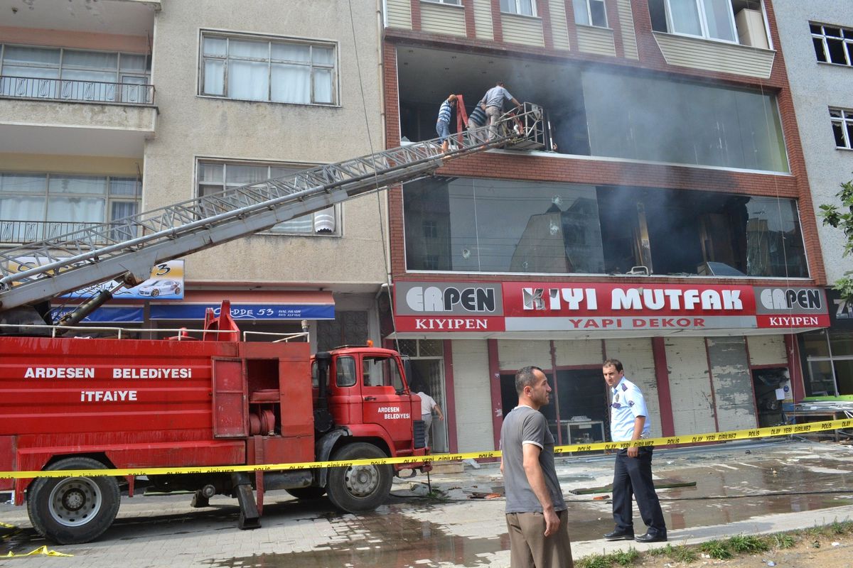 Rize\'de Pvc Doğrama Atölyesinde Yangın: 2 Yaralı