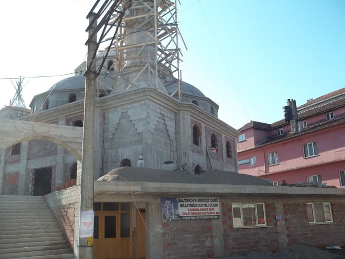 Saltukova\'da Bulunan Merkez Camii Yükselmeye Devam Ediyor