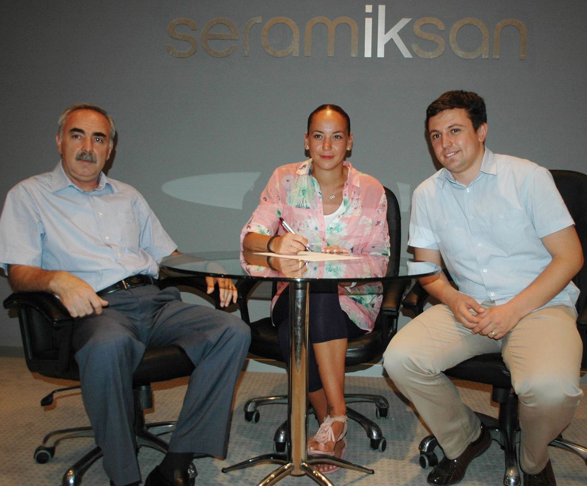 Seramiksan Ayşin Moran\'ı Renklerine Bağladı