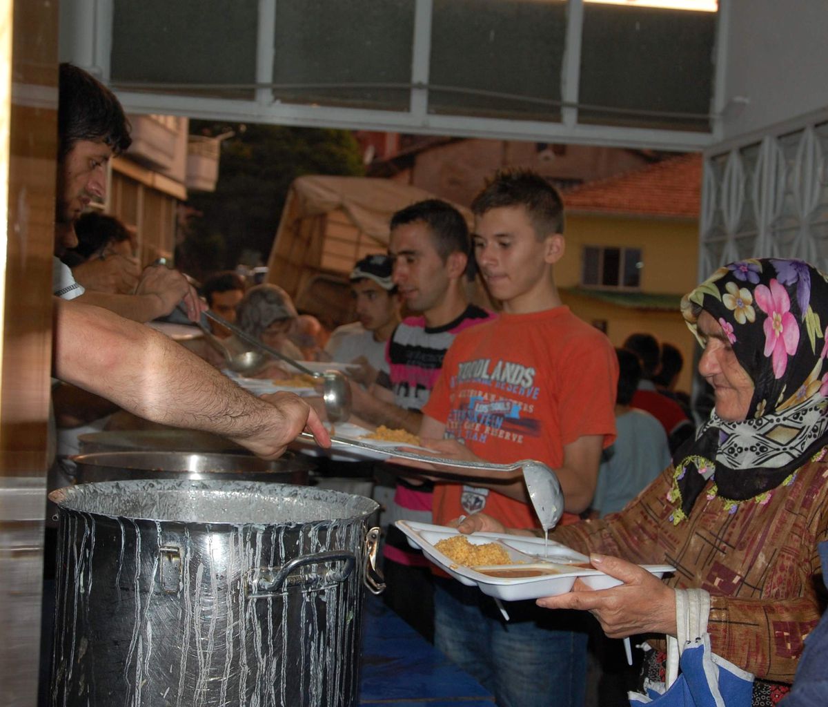 Simav Belediyesi\'nden Her Gün 500 Kişiye İftar