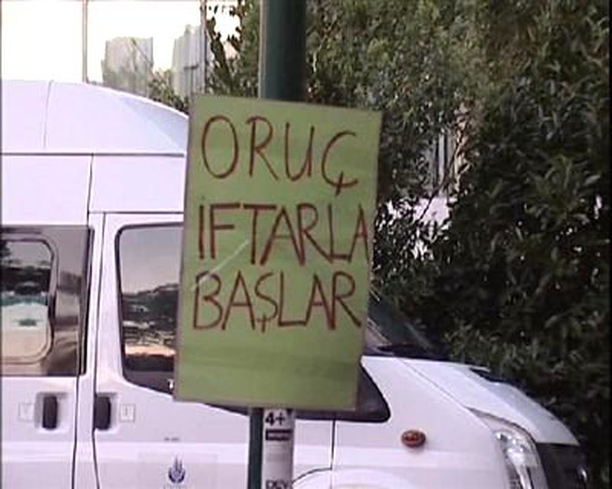 Taksim\'de Lüks İftar Protestosu