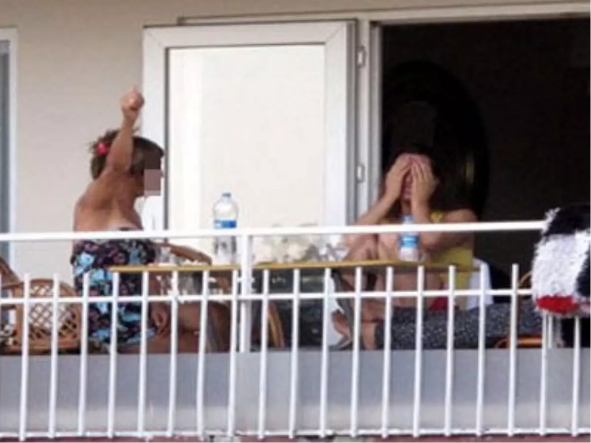 Travestiye, Öğrenciye \'Tabut Ev\'