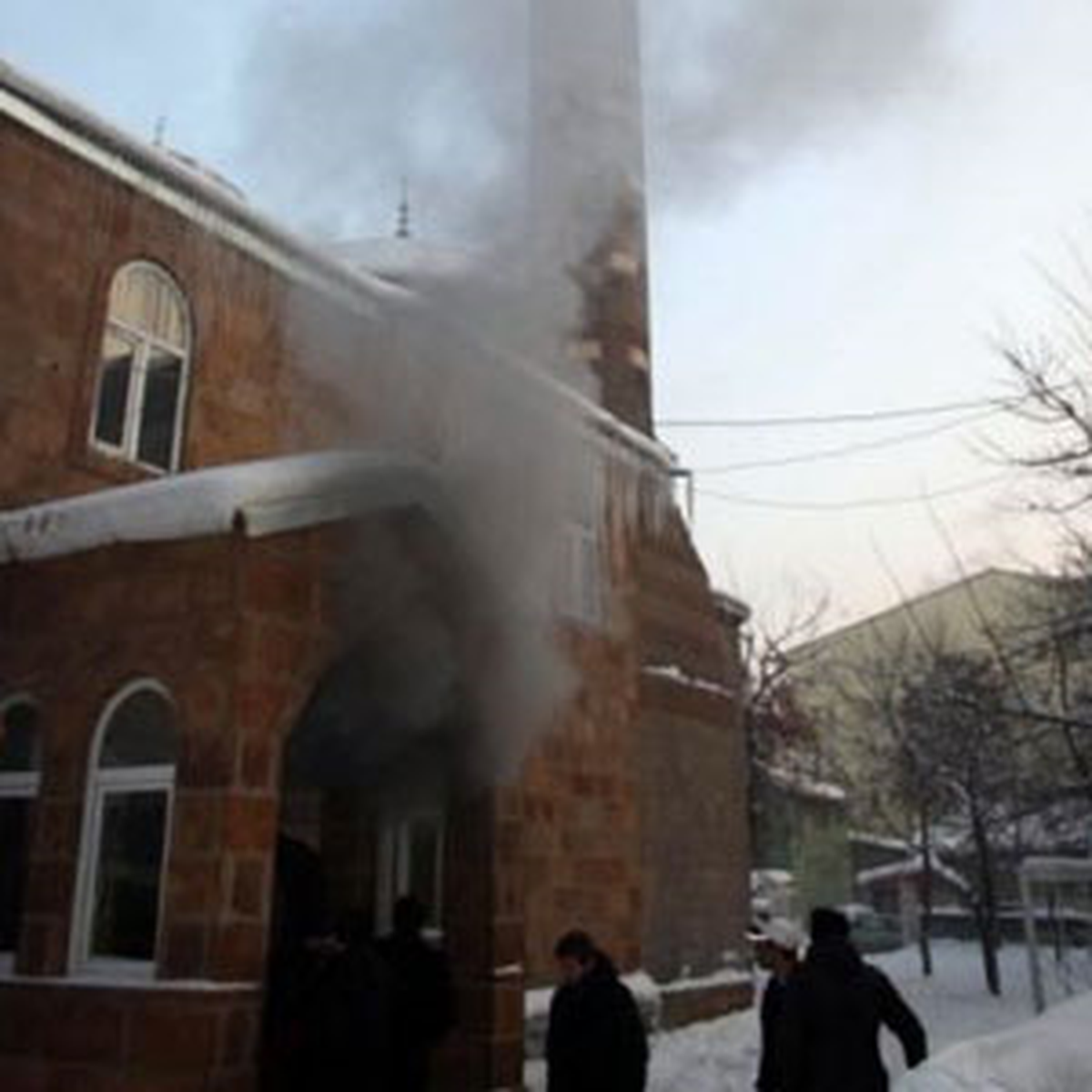 Ağrı\'da Kundaklanan Cami İbadete Açılamadı