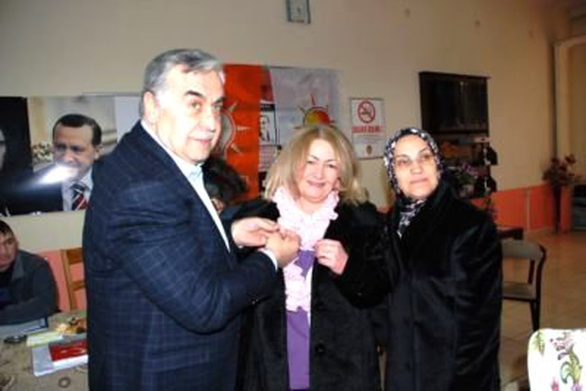 AK Parti\'den İftar Yemeği