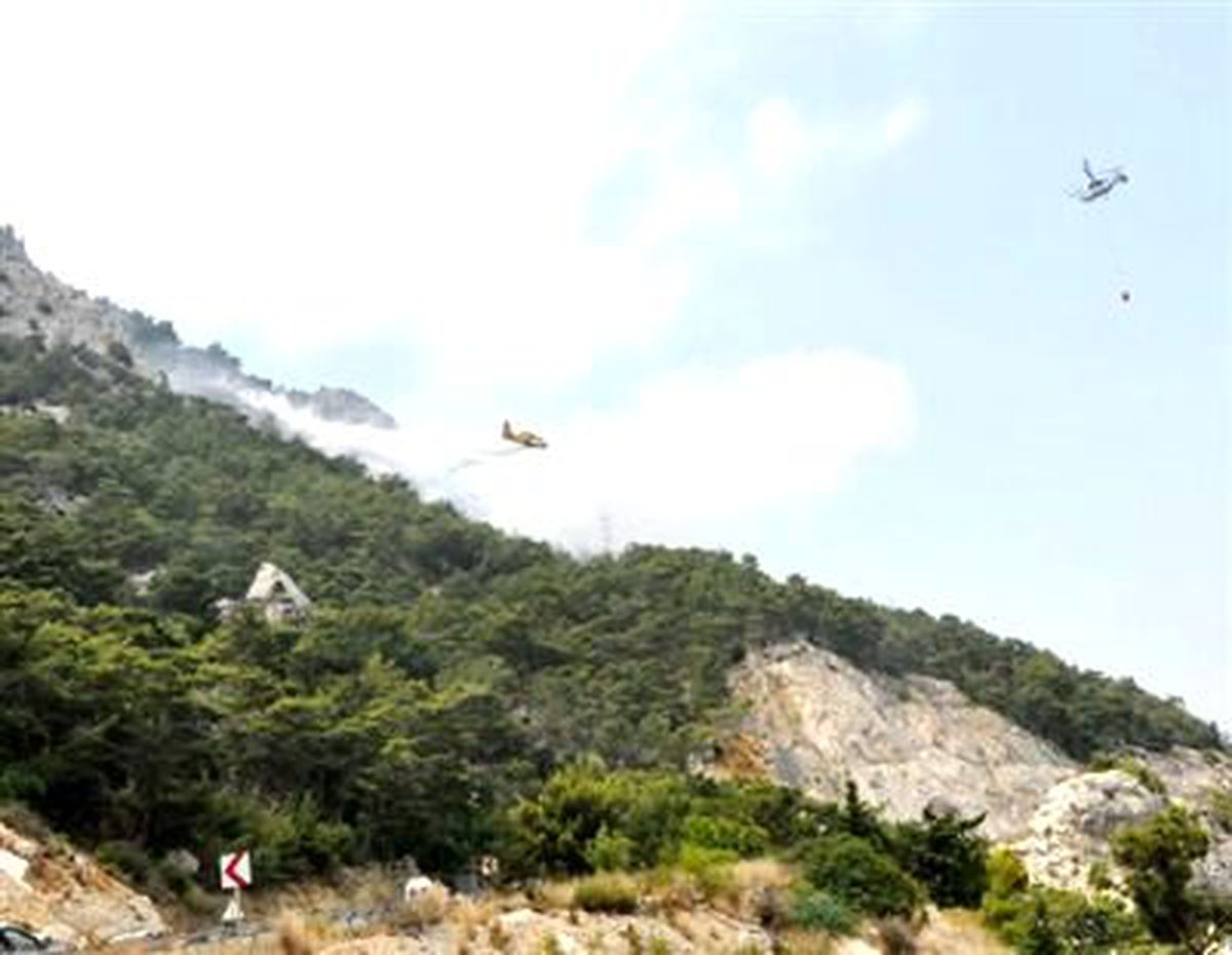 Antalya Tünektepe\'de Orman Yangını