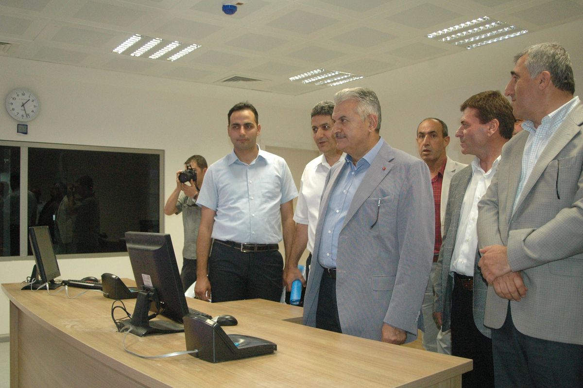 Bakan Yıldırım Tamamlanan Elazığ Havalimanı\'nda İnceleme Yaptı