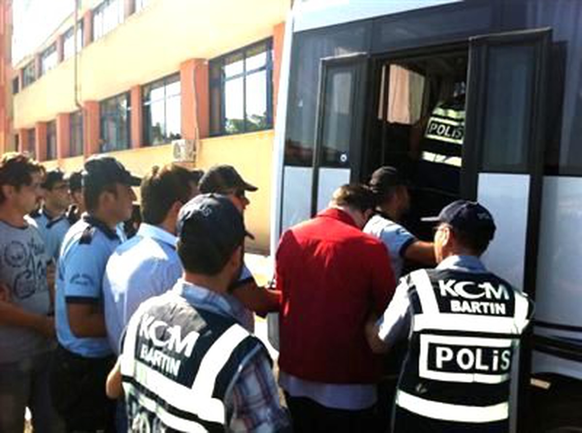 Bartın ve Zonguldak\'ta Çıkar Amaçlı Suç Örgütüne Yönelik Düzenlenen Operasyonda, Gözaltına Alınan 8...