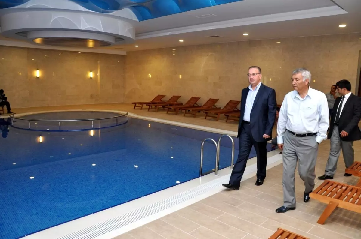 Başkan Yeni Oteli Gezdi