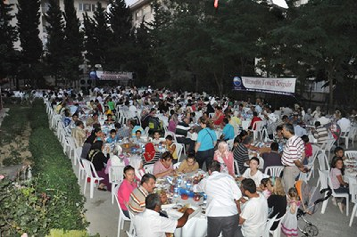 Belediye Başkanı Akgün\'den 500 Kişilik İftar