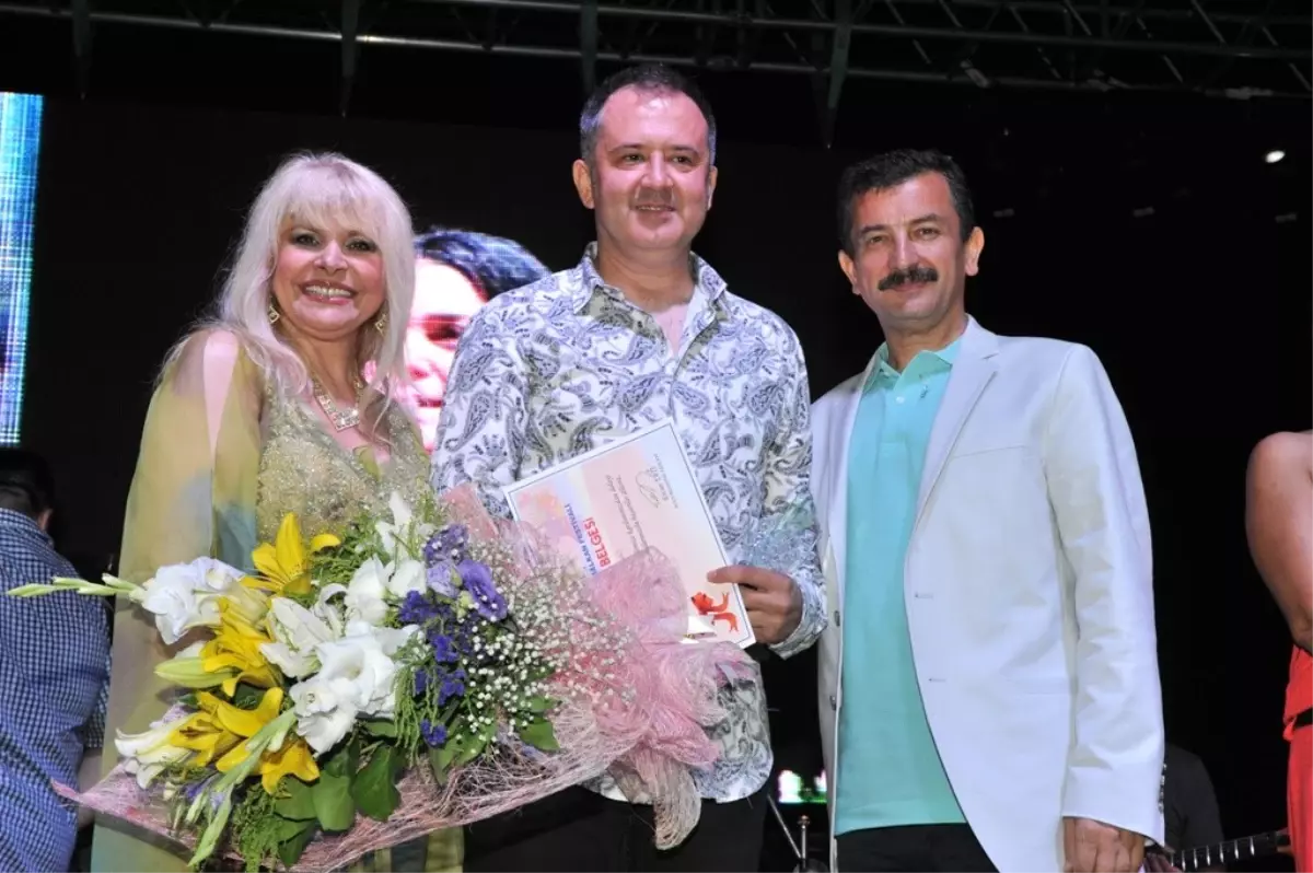 Buca\'da 2. Balkan Festivali Rüzgarı