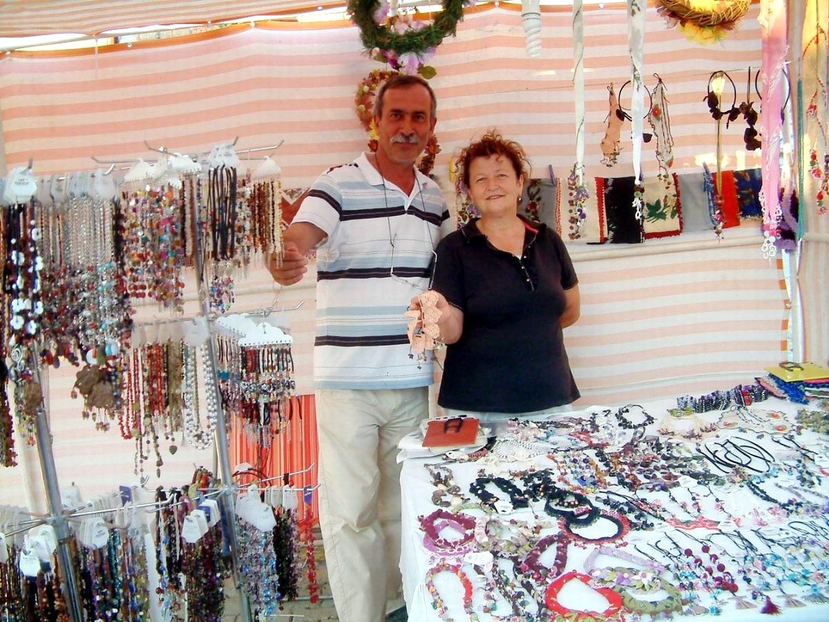 Burhaniye\'de Karı Kocanın Takıları İlgi Gördü