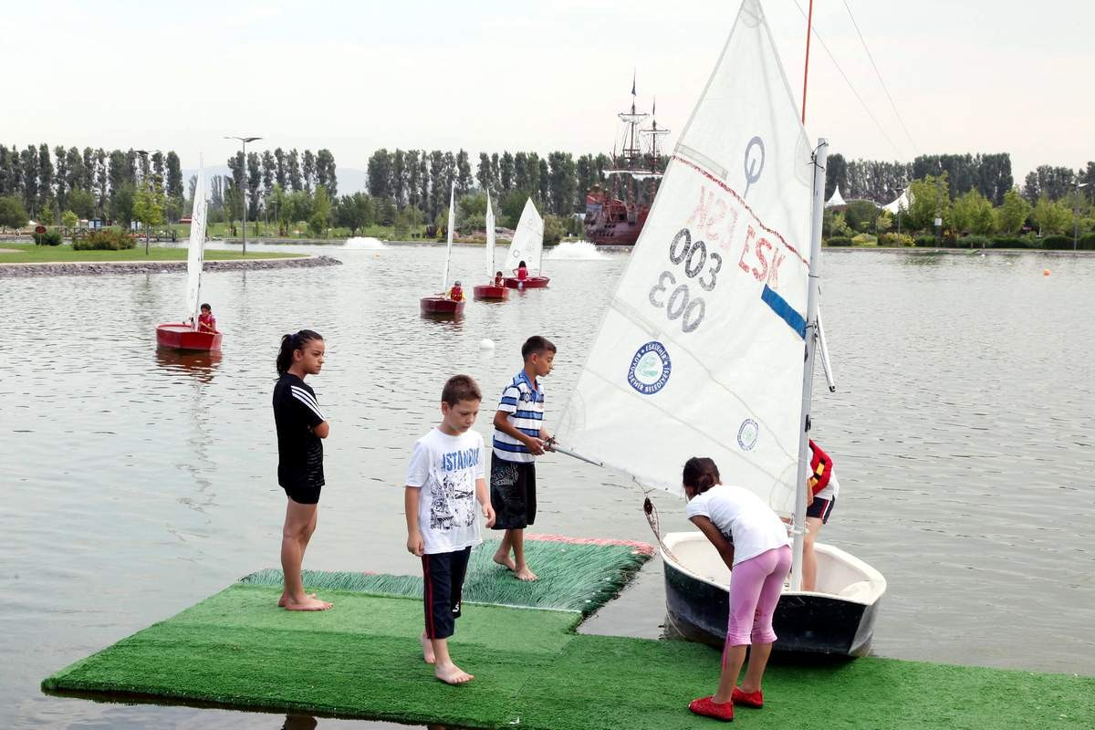Çamlıca Mahallesi\'nden 15 Çocuk Optimist Eğitimi Alıyor