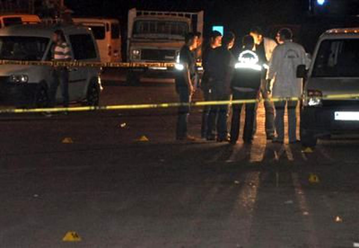 Diyarbakır\'da Silahlı Kavga.2 Ölü, 8 Yaralı Diyarbakır\'da Akraba Olan 2 Aile Arasında Kız Kaçırma...