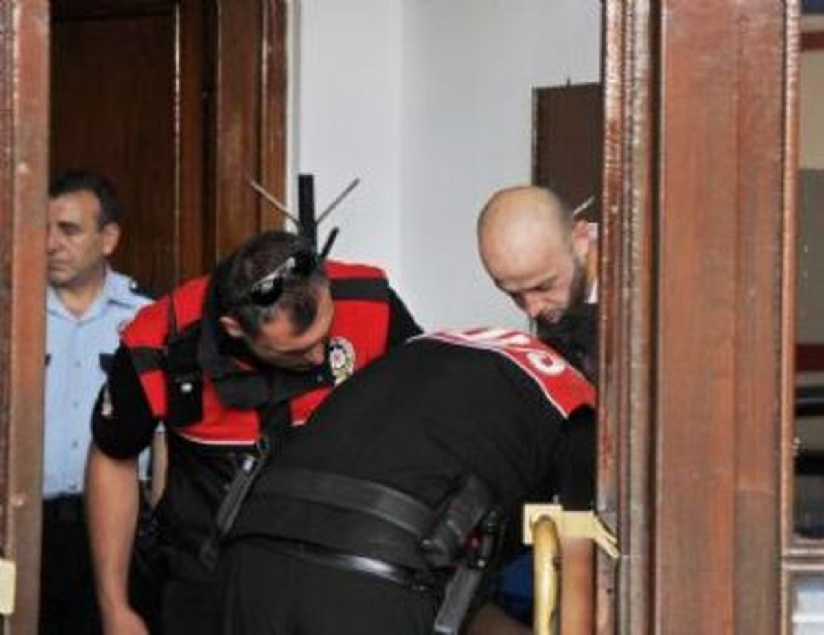 Eli Kelepçeli Kaçma Girişimi Karakolda Bitti