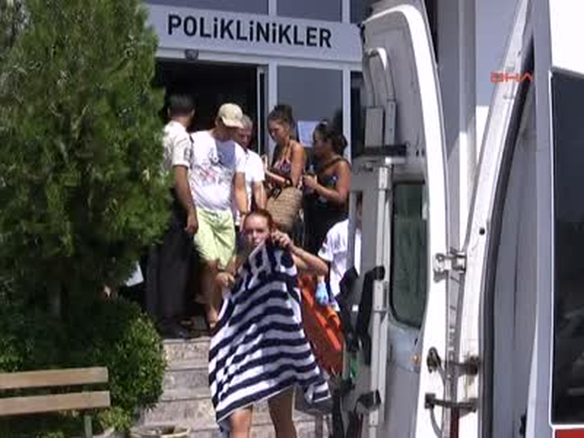 Havuza Başını Çarpan Turist Ağır Yaralandı