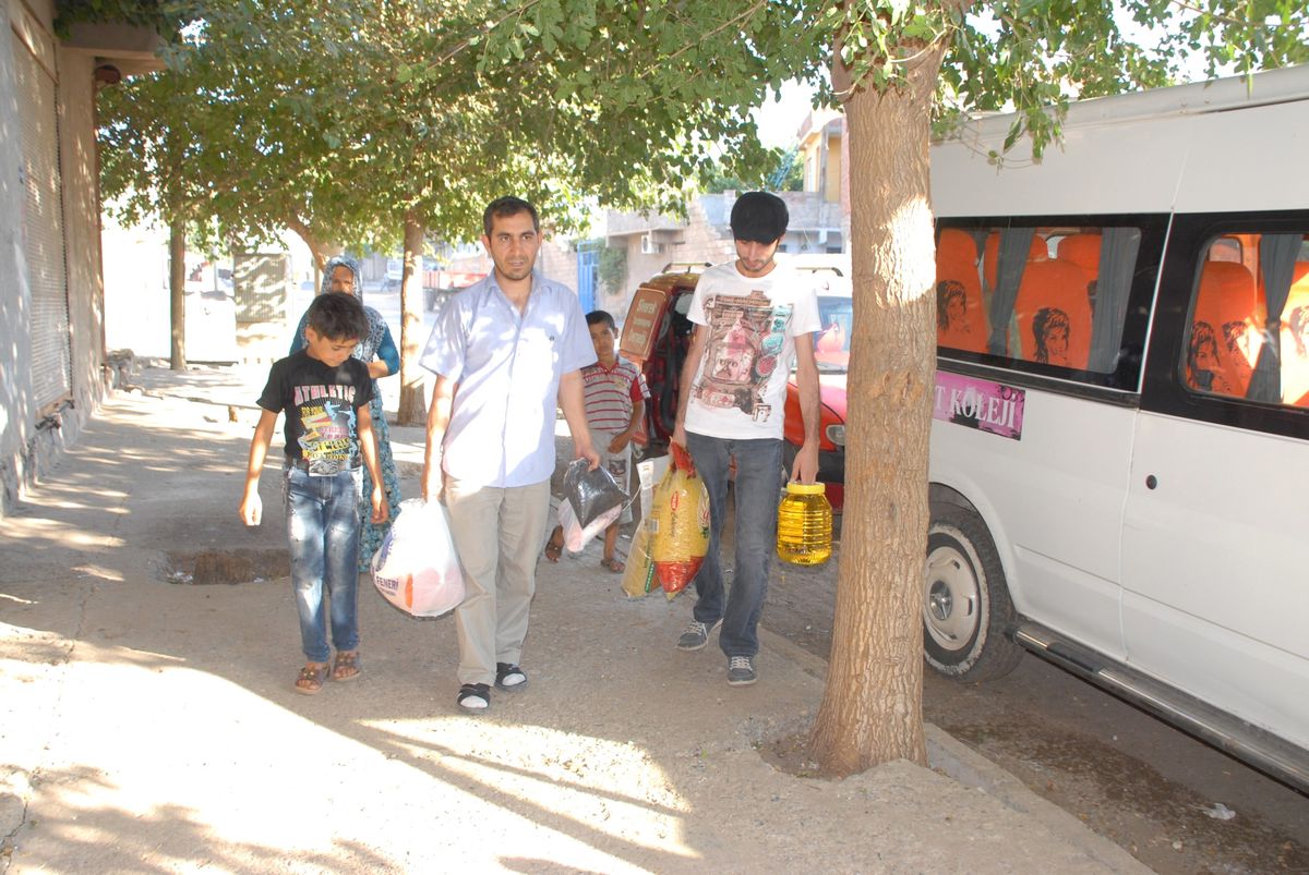 İhh, Siverek\'te 500 Aileye Gıda Yardımında Bulundu