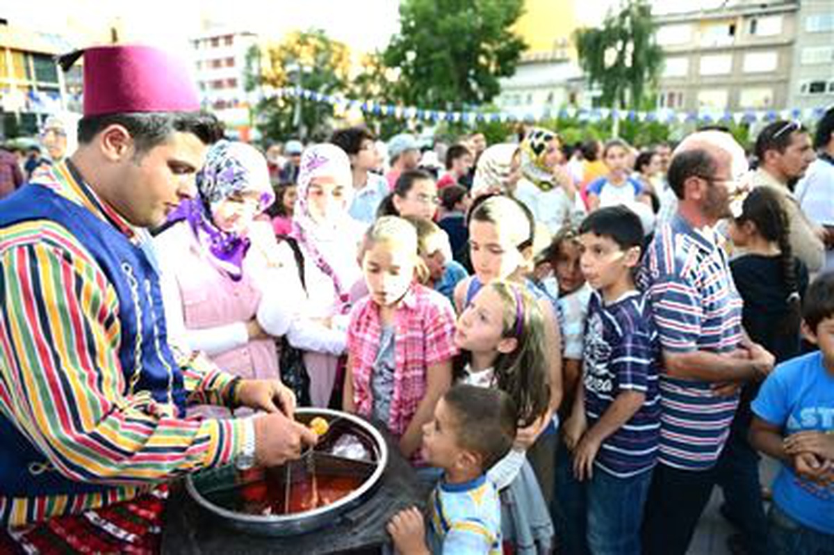 İstanbul\'da Feshane, Erzurum\'da Yakutiye Kent Meydanı