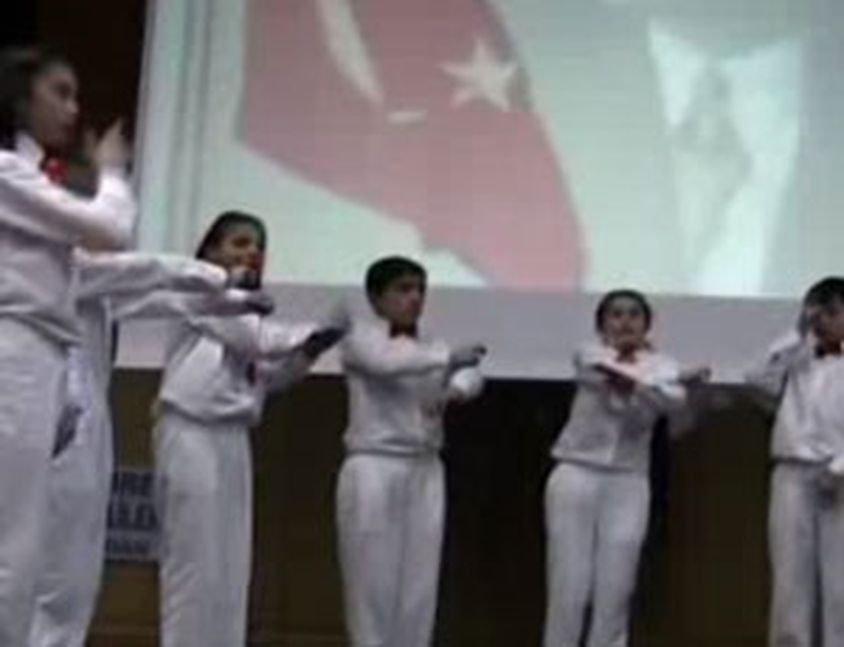 İstiklal Marşı İşaret Diliyle Okundu