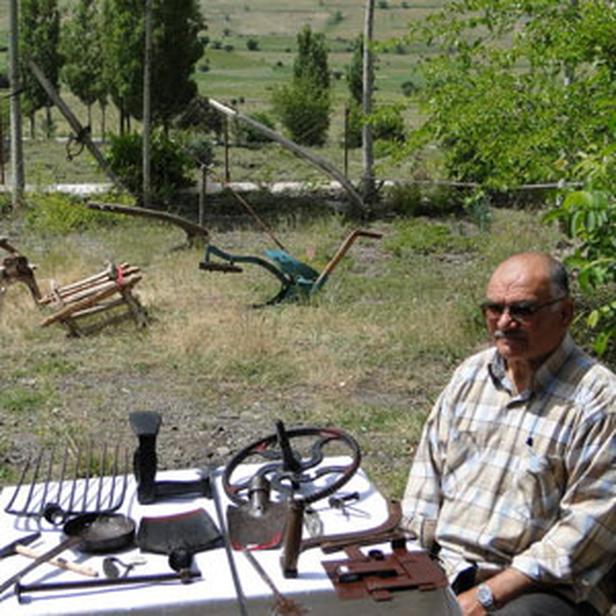 Köyde Otantik Sergi Açtı
