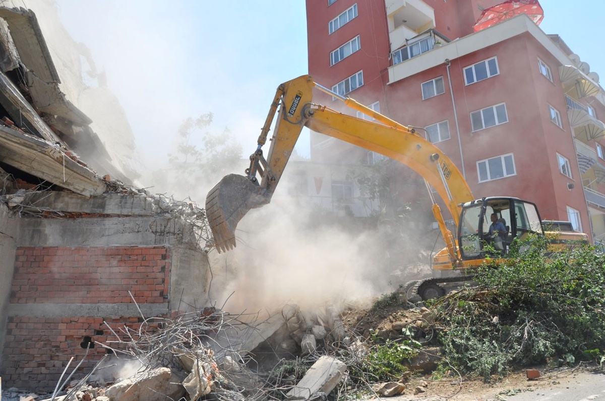 Mudanya Sosyal Yaşam Merkezi İçin Yıkım Çalışmaları Başladı