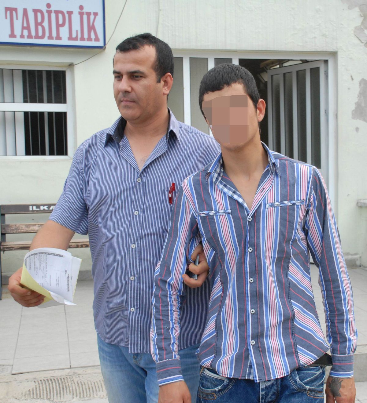 Şakalaşırken Arkadaşını Bıçakladı