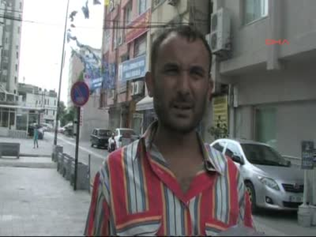 Sokak Sokak Gezip, Kayıp Eşini Arıyor