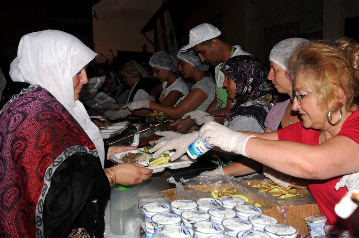 Tepebaşı Belediyesi Ramazan Boyunca Mahallelerde Sokak İftarları Gerçekleştiriyor