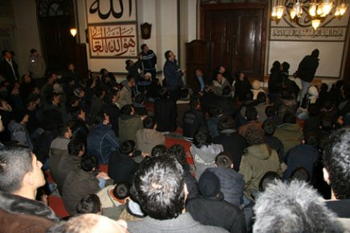 Ulu Cami Sabah Namazında Doldu Taştı
