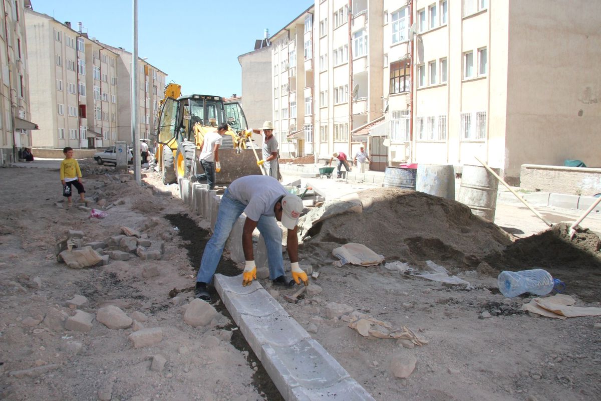 2000 Evler Mahallesi\'nde Yol Düzenleme Çalışması Sürüyor