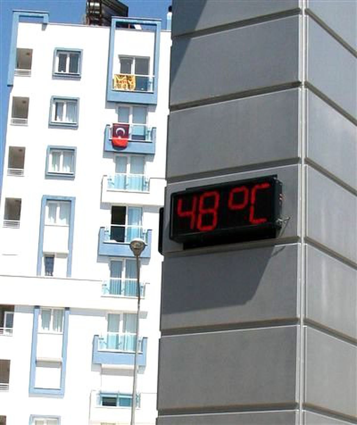 Afrika Sıcağı Antalya\'yı Kavurdu; 43 Derece