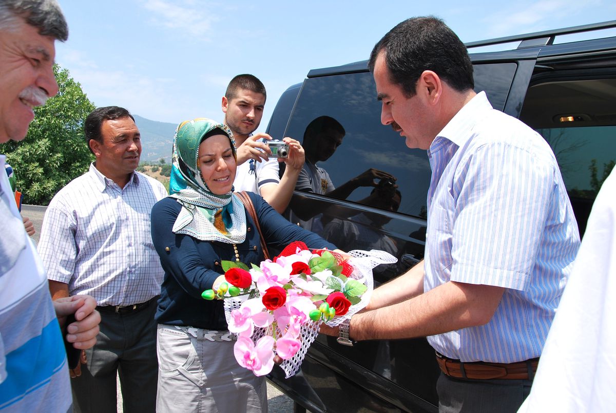 Ak Partili Vekiller Ramazan Ziyaretlerine Başladı