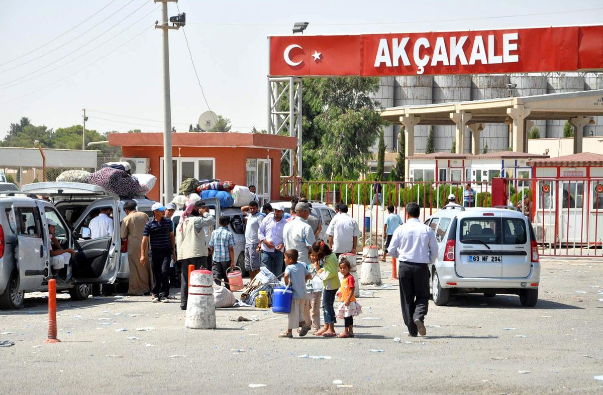 Akçakale Sınır Kapısı\'nda Giriş-Çıkışlar Devam Ediyor