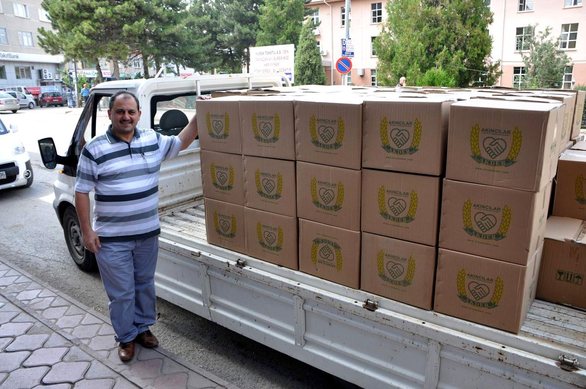 Akıncılar Derneği\'nden 500 Aileye Yardım Paketi