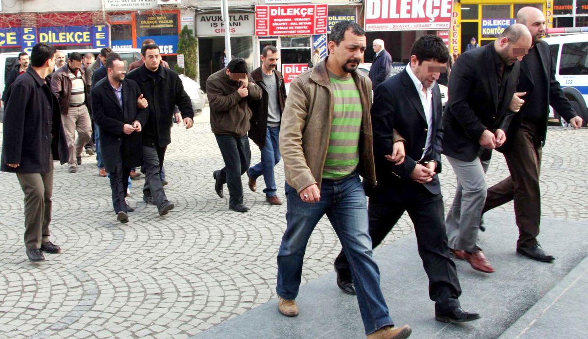 Albaylı Çeteye Ceza Yağdı