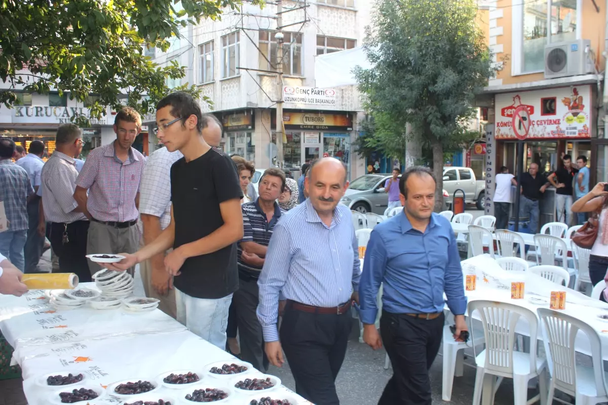 Aşçıoğlu\'ndan, Alay Yoluna Mahalle İftarları Devam Ediyor