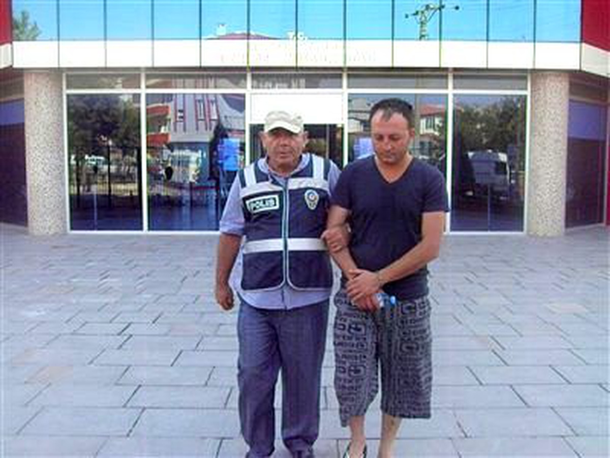 Atm\'nin Para Çıkış Bölümüne Kurdukları Düzenekle Dolandırdılar
