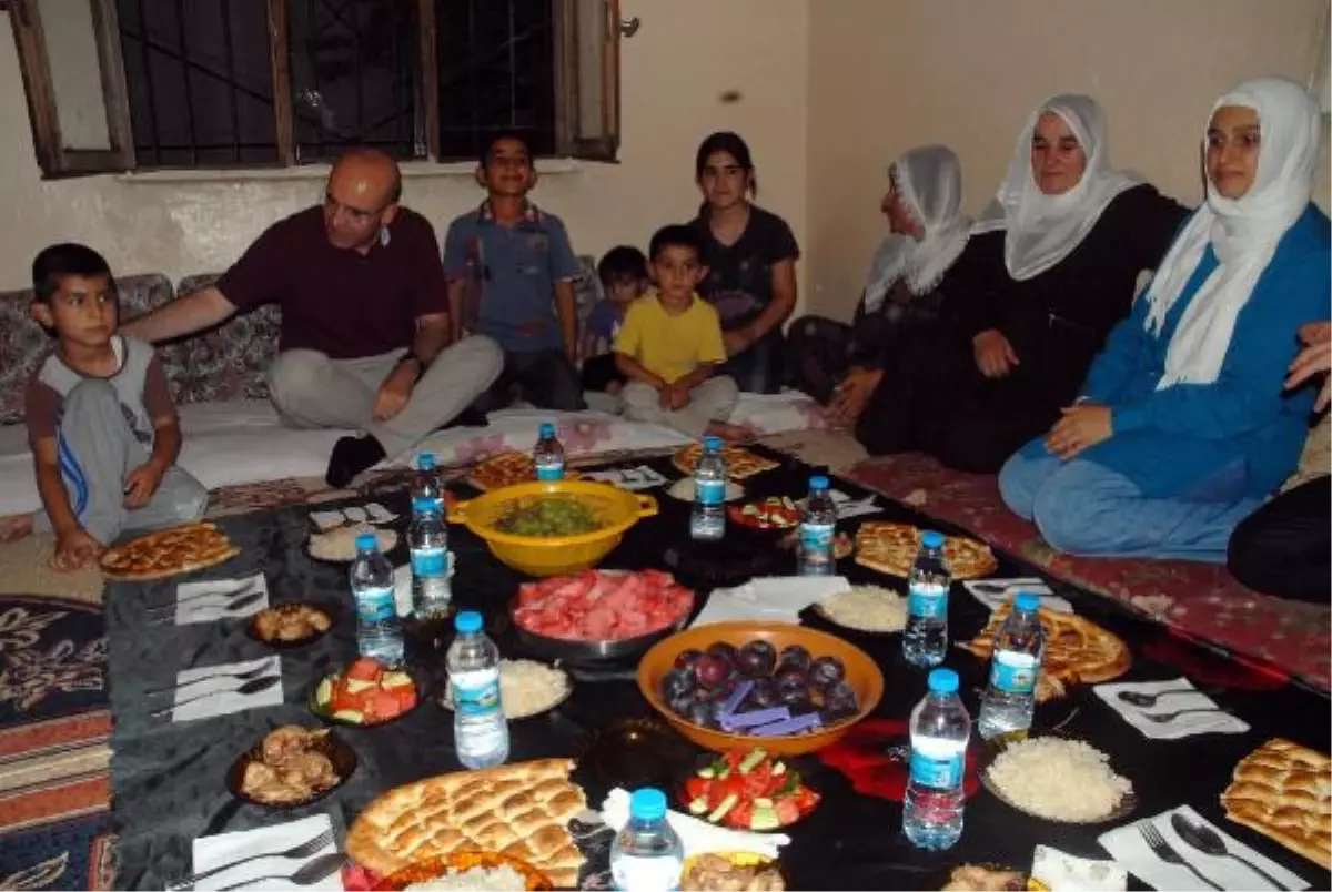 Bakan, Batmanlı Aileye İftar Konuğu Oldu