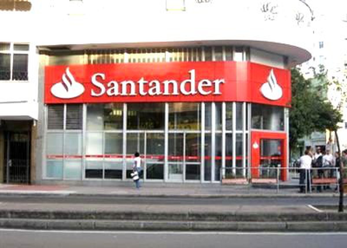 Banco Santander İngiltere\'de 96 Şubeyi Kapatacak