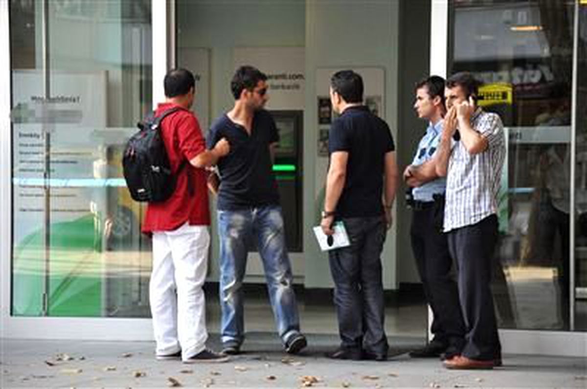 Banka Kasasında El Bombası Çıktı
