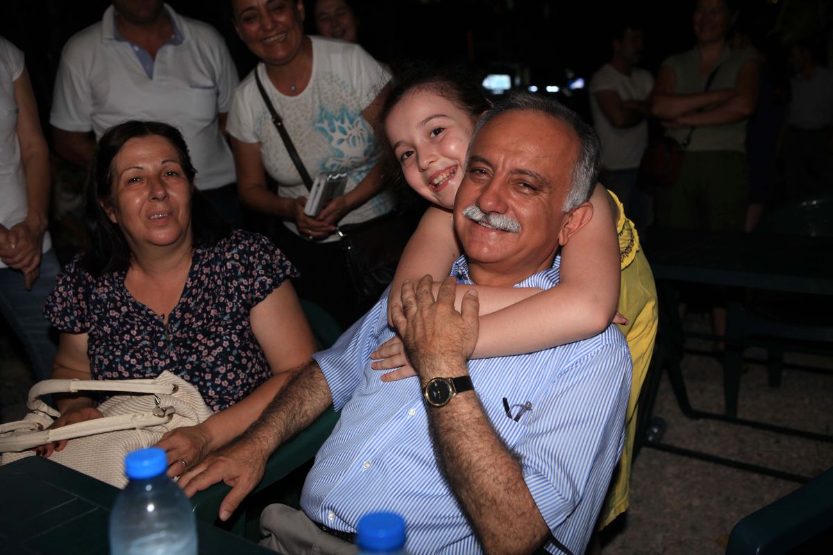 Bayraklı Belediye Başkanı Hasan Karabağ, Her Gün 2 Bin 500 Kişiye Hizmet Veren İftar Çadırının...