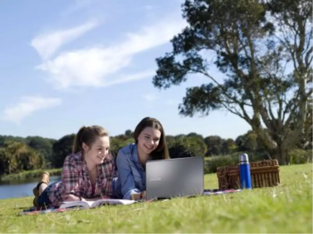 Bu Yaz Sahillerde Ultrabook Keyfi Yaşanıyor