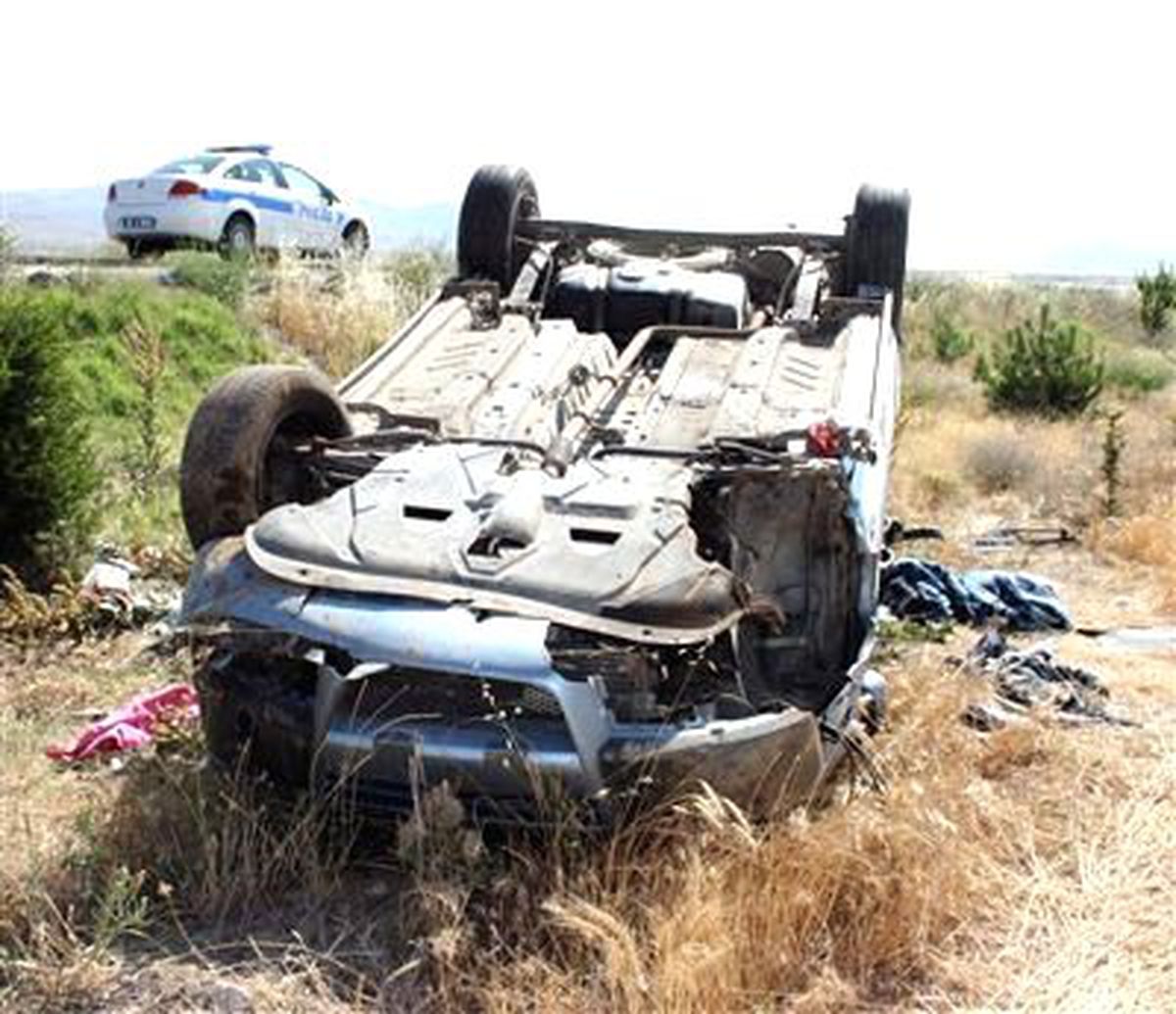 Ceyhan\'da Otomobil Şarampole Devrildi: 1 Ölü, 2 Yaralı