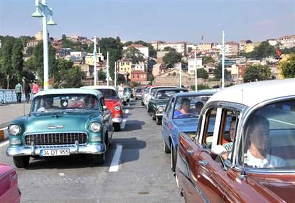Eski Galata Köprüsü\'nde "Trafik" Eylemi
