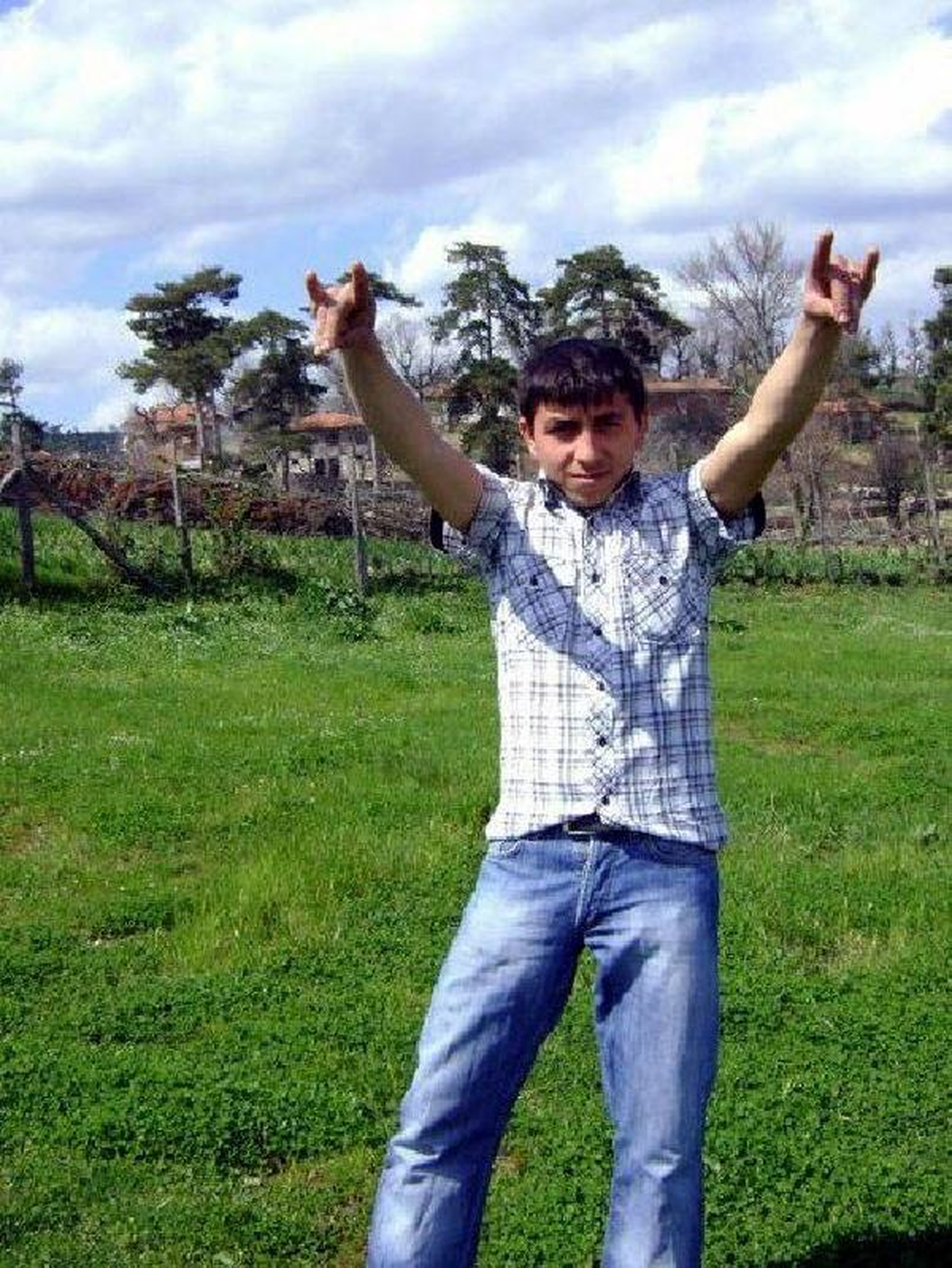 Evin Tek Çocuğunun Baba Evine Ateş Düştü
