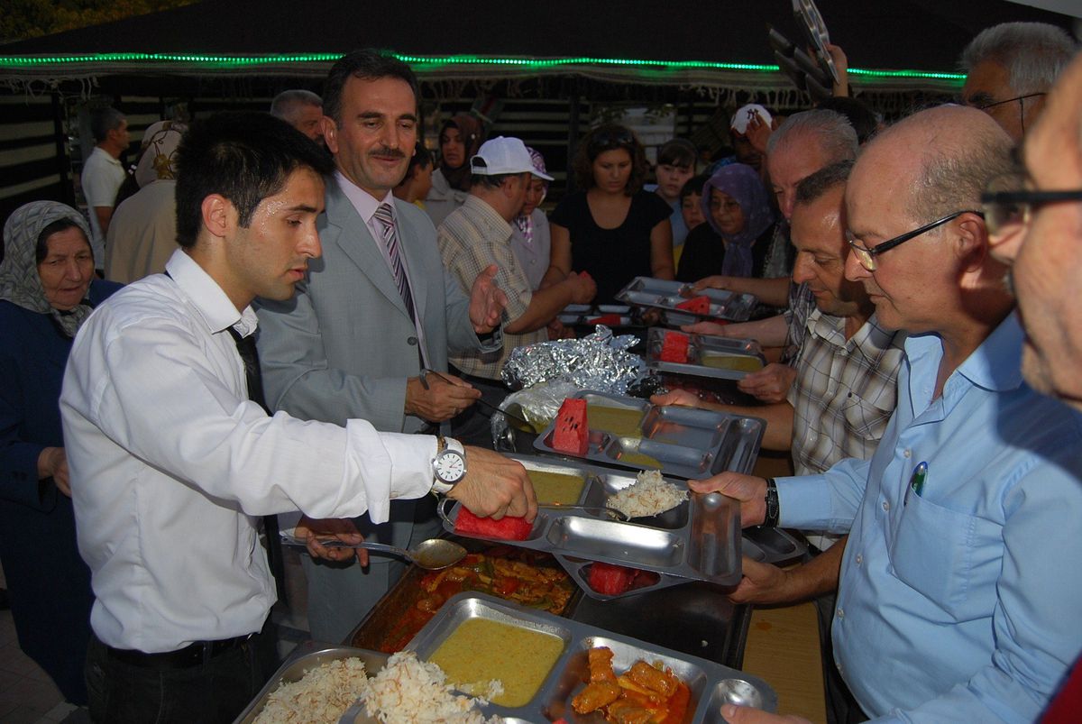 Gemlik Belediyesinden Vatandaşa İftar